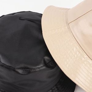 Sombrero de Pescador de Cuero PU Brillante con Estilo Inglés, Moderno y Versátil, Hecho de Cuero - Product Image 5