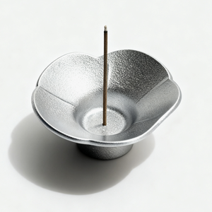 เตาเผาเครื่องหอมโลหะแบบกำหนดเอง รูปทรงชามยกสูง ฐานมั่นคง ออกแบบมาเพื่อการเก็บขี้เถ้าที่สะอาด และพิธีกรรมประจำวันที่เงียบสงบ - Product Image 1