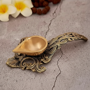 Cuchara de latón puro para Hawan Puja, modelo hecho a mano, figurita con tallado de Ángel, grabado troquelado, regalo para manualidades Pujas - Product Image 1