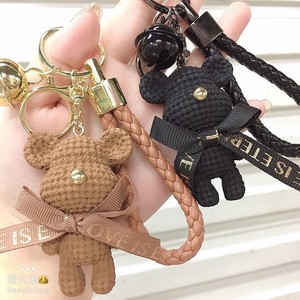 พวงกุญแจขนเรซินที่มีชื่อเสียงทางอินเทอร์เน็ตผูกโบว์ไหมพรม3D ตุ๊กตากระต่ายหมีพวงกุญแจสไตล์การ์ตูนน้ำหนักเบาของขวัญคู่จี้กุญแจขายส่ง - Product Image 5