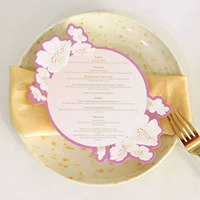 Invitaciones de Boda Personalizadas con Forma Floral y Borde Rosa, Menús de Boda con Impresión Floral