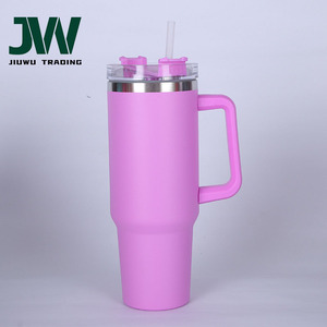 Özel 40oz beyaz vakum yalıtımlı fincan sızdırmaz PBA ücretsiz paslanmaz çelik Handrip Tumbler kolu ile spor şişesi Flip saman