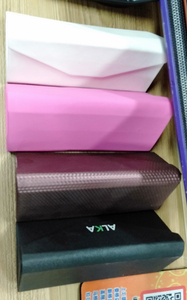 Vente en gros d'étui à <span class=keywords><strong>lunettes</strong></span> blanc de luxe personnalisable fantaisie mode <span class=keywords><strong>lunettes</strong></span> optiques transparentes matière plastique - Product Image 4