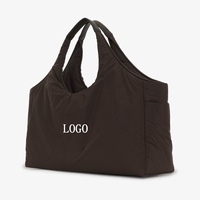 Sac fourre-tout matelassé en nylon personnalisé, grand format, léger et lavable, pour le sport, les voyages, le travail et le quotidien, idéal pour les trajets et la mode.