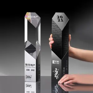 Grosir Guangzhou kosong K9 pinnacle gelas kristal piala penghargaan kustom 3d laser kristal Olahraga Piala dengan basis hitam