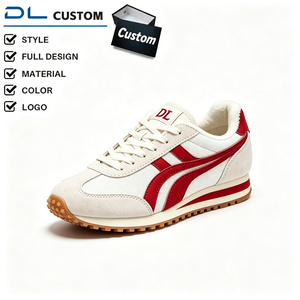 Chaussures de course rétro pour hommes, entièrement blanches, avec logo personnalisé, en maille et <span class=keywords><strong>cuir</strong></span> respirant, plateforme multicouche et semelle à crampons - Product Image 1