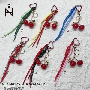 Llavero de cereza de aleación metálica con cuentas rojas y borla de cuerda para bolso o llaves, 600 unidades por caja - Product Image 1
