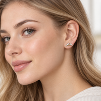 Perhiasan tindik tubuh berbentuk bunga, anting-anting stud titanium ASTM F136 dengan zircon kubik, ulir dalam, bagian belakang datar, untuk bibir, conch, dan lobus telinga.