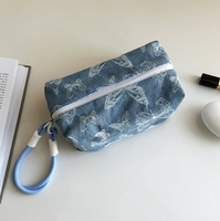 Sac de rangement pour articles de toilette carrés de style Ins Sweet Love Pillow Sacs à cosmétiques avec fermeture éclair Pochette de maquillage moelleuse avec dragonne