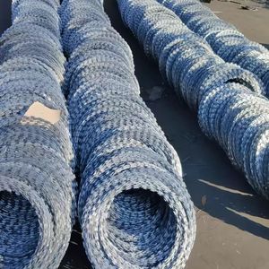 รั้ว<span class=keywords><strong>ลวดหนาม</strong></span>กันสนิมแบบม้วนชุบสังกะสี ติดตั้งง่าย ปลอดภัย สำหรับสวน โกดัง และงานก่อสร้าง - Product Image 2