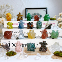 Vente en gros de mini-figurines Pokémon en cristal naturel, sculptures de personnages en pierres précieuses mélangées pour la guérison, la décoration et les cadeaux