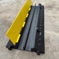 Protector de Cables de Goma de Alta Resistencia de 2 Canales, 100x35x6.5cm, Negro, para Eventos al Aire Libre y Carreteras de Tráfico