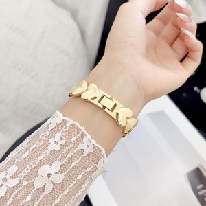 Cinturini di Lusso in Metallo 3D a Forma di Cuore per Apple Watch <span class=keywords><strong>Serie</strong></span> 11 10 42 46 40 49mm, Bracciale Sostitutivo da Polso, Cinturino Elegante per Ragazze - Product Image 5