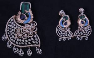 จี้เพชรธรรมชาติทรงนกยูง 7.14 กะรัต รับรองโดย IGI ตัวเรือนทองคำชมพู 9K ชุบโรเดียม สี VS EF เจียระไนแบบบริลเลียนท์ คลาสสิกสำหรับงานแต่งงาน - Product Image 6