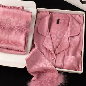 Conjunto de Pijama de Satén con Estampado de Leopardo Jacquard Personalizado, 2 Piezas, Pijama de Seda de Diseñador para Mujer - Product Image 1