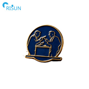 Spilla smaltata personalizzata con logo in metallo per dibattiti, giustizia e diritto, spilla smaltata per premio oratore, spilla da bavero per team di dibattito e club - Product Image 3