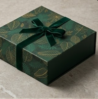 Caja Rígida de Lujo Personalizada en Verde Oscuro con Cinta de Terciopelo y Hoja Botánica en Dorado para Empaque de Té Premium, Matcha y Café