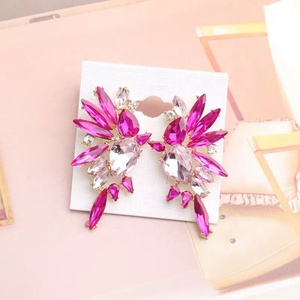 Boucles d'oreilles pendantes de mode européenne et américaine avec formes géométriques symétriques, tendance naturelle pour les fêtes - Product Image 2