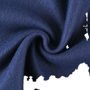 Couverture en polaire personnalisée avec sangle de transport - Confortable, portable et idéale pour les aventures en plein air ou les voyages - Product Image 3