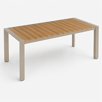 Table de repas d'extérieur avec structure en aluminium, plateau en composite bois-plastique (WPC), rectangulaire, pour patio, jardin, cour, restaurant