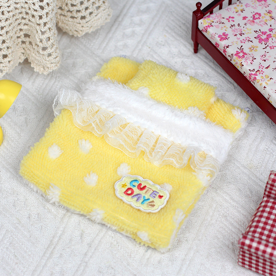Étiquette jaune en peluche