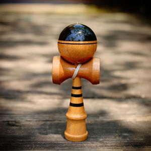 Sword Jade Kendama Japonés Profesional para Principiantes, con Acabado de Madera y Líneas de Grado Superior, Bola de Habilidad - Product Image 3