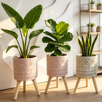 Pot Bunga Fiber Clay Mewah dengan Dudukan Tripod Kayu, Desain Modern Berukir, Pot Tanaman Lantai untuk Halaman