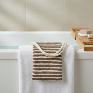 Brosse exfoliante pour le corps en charbon de bambou en nylon doux de bonne qualité pour un usage quotidien - Product Image 3