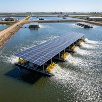 Système d'aération solaire de grande taille pour l'aquaculture commerciale, moteur 48V DC, stockage de batterie, acier inoxydable, faible bruit, durable