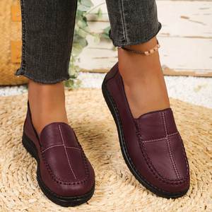 Mocassins pour femmes en cuir véritable bordeaux, design cousu main, souples, à bout fermé, semelle en caoutchouc flexible, confortables, décontractés, style chaussette - Product Image 4