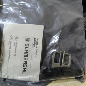 ชุดควบคุมการเคลื่อนที่ Schmersal รุ่น AZ 15/16-B2 KPL 16A 24V สำหรับใช้งานในอุตสาหกรรม - Product Image 2