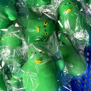 Juguete antiestrés de pez verde con cabeza divertida, gadget de descompresión, mismo estilo que el de gestión de la ira, venta al por mayor - Product Image 4