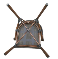 Ensemble de chaises et table de café confortables pour l'extérieur, en aluminium empilable avec chaises en tissu maillé, idéal pour les magasins, cafés et salons de lait.