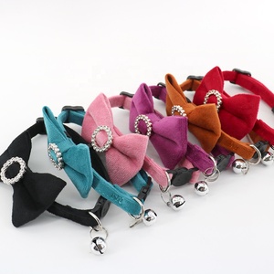 Collier pour chat élégant et mignon en polyester avec nœud papillon et clochette, réglable, anti-perte, pour la promenade quotidienne, les fêtes et l'extérieur - Product Image 2