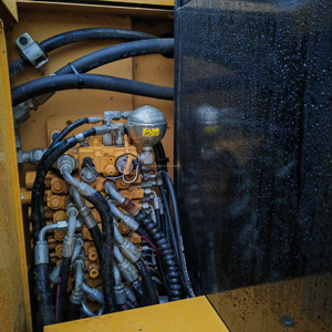 Excavatrice 305.5E d'occasion - Bon état, faible nombre d'heures de travail, pelle hydraulique sur chenilles Caterpillar 5,5 tonnes d'occasion à vendre - Product Image 5