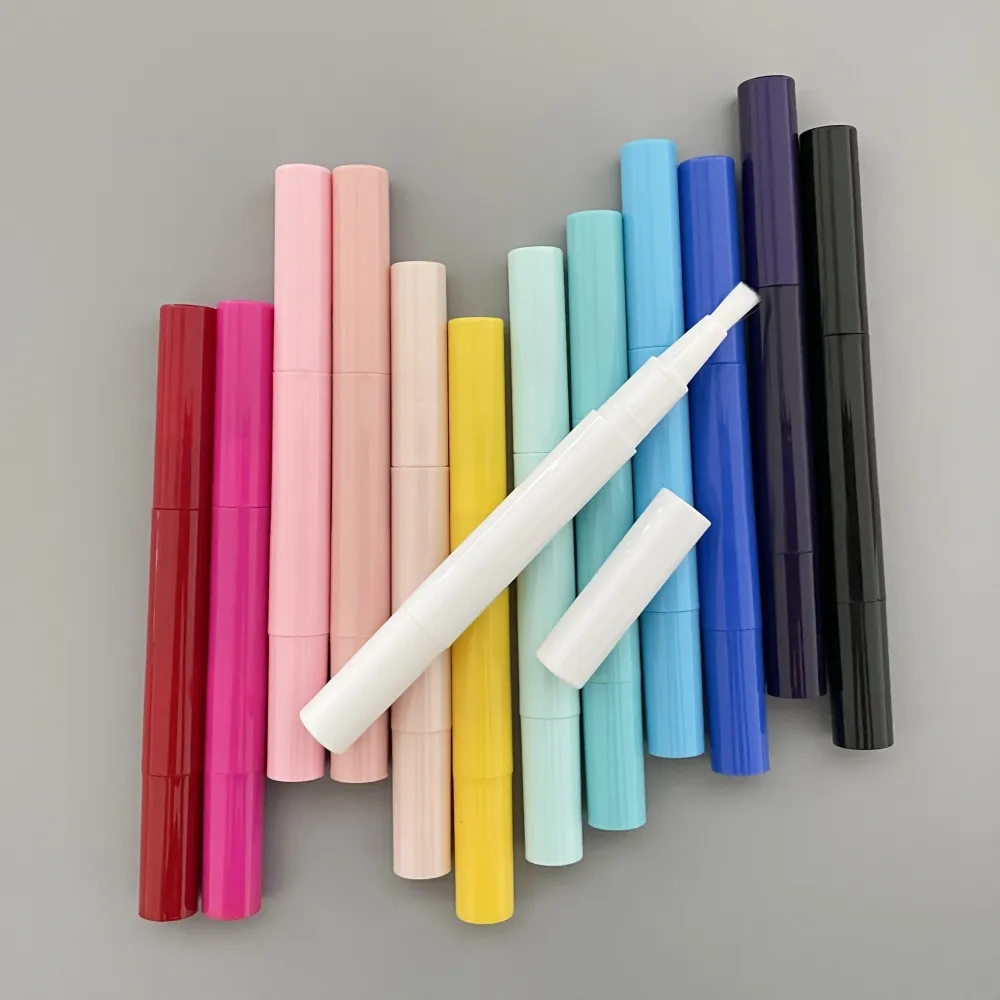OEM निजी लेबल थोक 2ml प्लास्टिक लिप ग्लोस ट्यूब सुंदर रंग कॉस्मेटिक कलम के लिए कील छल्ली तेल के साथ ब्रश applicator