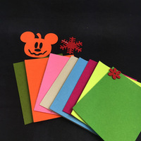 Feuilles de feutre non tissé en polyester et fibre chimique, personnalisées OEM ODM, multi-usages, résistantes à la déchirure, légères, pour sacs, sous-verres et artisanat DIY
