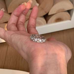 Bague en argent pur S925 avec motif en dentelle et diamants, style antique sculpté, design de grille de diamants, sensation haut de gamme, élégante et légère - Product Image 4