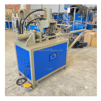 Machine de poinçonnage et de pliage hydraulique pour tubes carrés, machine de traitement de poinçonnage pour tubes carrés et profilés en angle