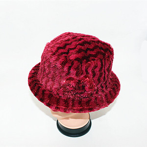 Sombrero de felpa para mujer, gorro de terciopelo cálido para invierno, para exteriores, de color rojo, caqui, negro, granate, YL0305 - Product Image 4