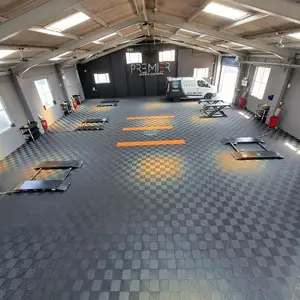 이동식 연동 플라스틱 바닥 타일 모듈 식 바닥 자동차 쇼룸 바닥