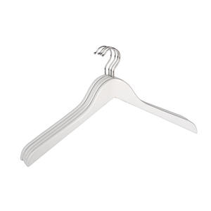 Percha WENKO Blanca moldeada, paquete de 4 - Product Image 1