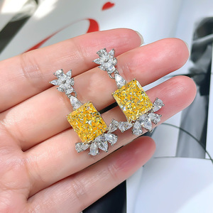 Orecchini Pendenti Geometrici Gialli Vintage per Donne, Eleganti Orecchini a Goccia con Motivi a Pera e Fiore, Gioielli di Moda per Uso Quotidiano e Feste - Product Image 3