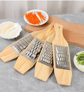 <span class=keywords><strong>Râpe</strong></span> <span class=keywords><strong>à</strong></span> fromage manuelle multi-trous pour la cuisine, manche en <span class=keywords><strong>bois</strong></span>, <span class=keywords><strong>râpe</strong></span> <span class=keywords><strong>à</strong></span> légumes <span class=keywords><strong>plate</strong></span> en acier inoxydable pour radis et carottes - Product Image 1