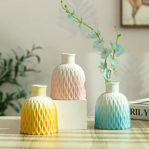 Vase en céramique de style nordique, créatif et minimaliste, pour la décoration du salon, de l'entrée ou du bureau, vente en gros - Product Image 1