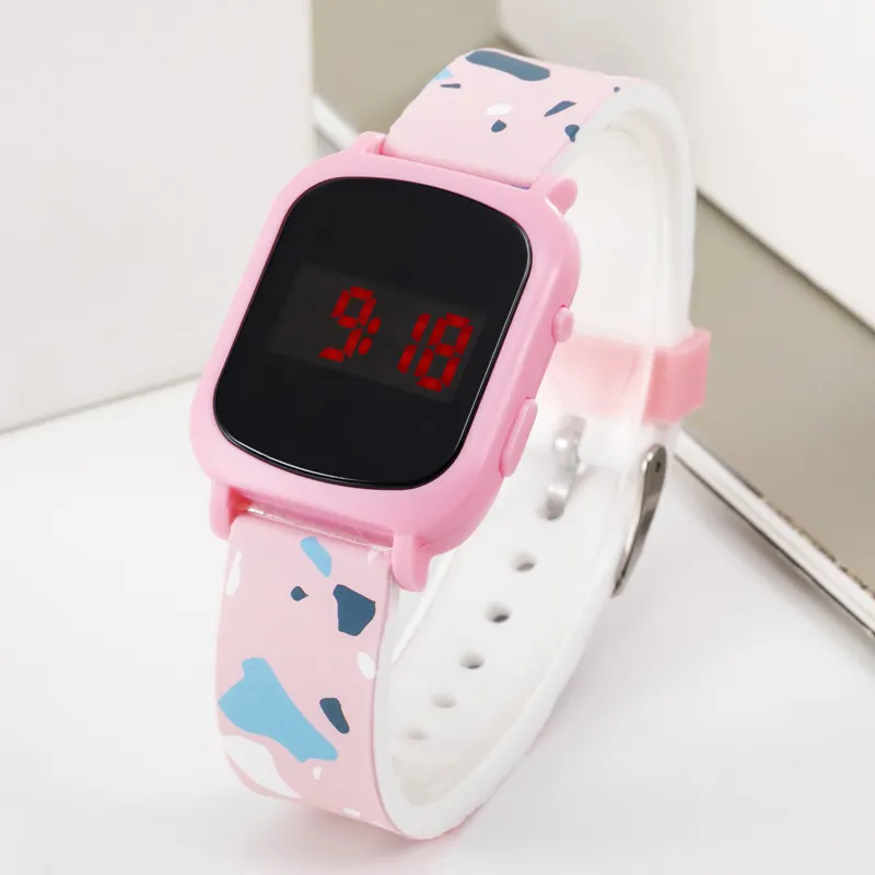 Elektronisches Armband Digitaluhr 2024 neuester Led-Silikon mit Muster für Kinder Glas chinesisches Kunststoff-Silikonband Viereck 18 mm
