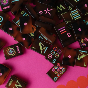 Tuiles de Mahjong Américain Tortoise Happy, ensemble de 160, gravées, prêtes pour <span class=keywords><strong>le</strong></span> divertissement et les cadeaux, en stock, personnalisation OEM/ODM - Product Image 1