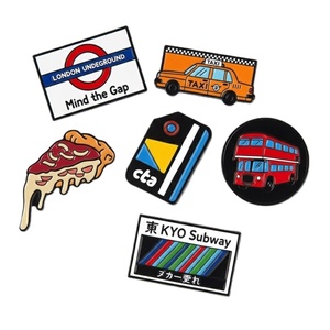 カスタムソフトエナメルピンバッジ（裏紙付き）キュートで面白いメタルラウンドスマイリーフェイスピンバッジ - Product Image 4