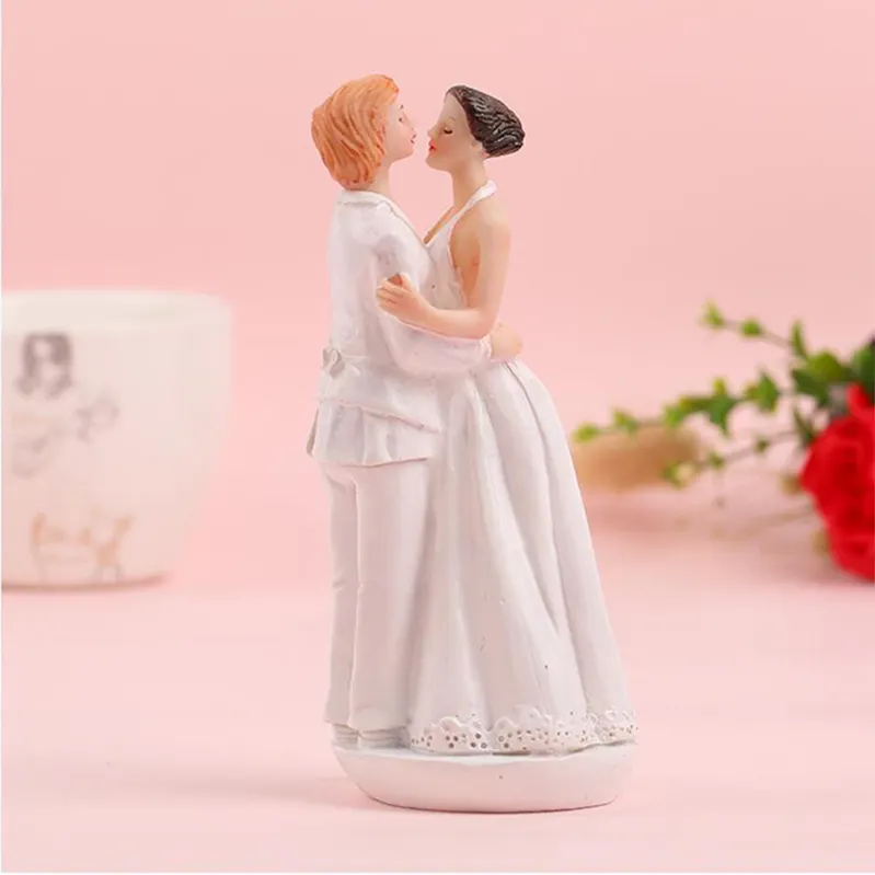 Valentine's Gift Groom Wedding Resin Decoration Fashion Cake Topper Bride Groom Resin Figurine Wedding Ornament