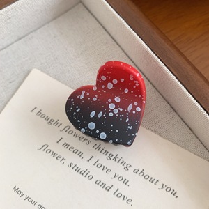 Giá Rẻ Kích Thước Nhỏ Hình Trái Tim Nhựa Đầy Màu Sắc Splash-Ink Tóc Claw Clip Ngọt Ngào Hàng Ngày Sử Dụng Cô Gái - Product Image 1